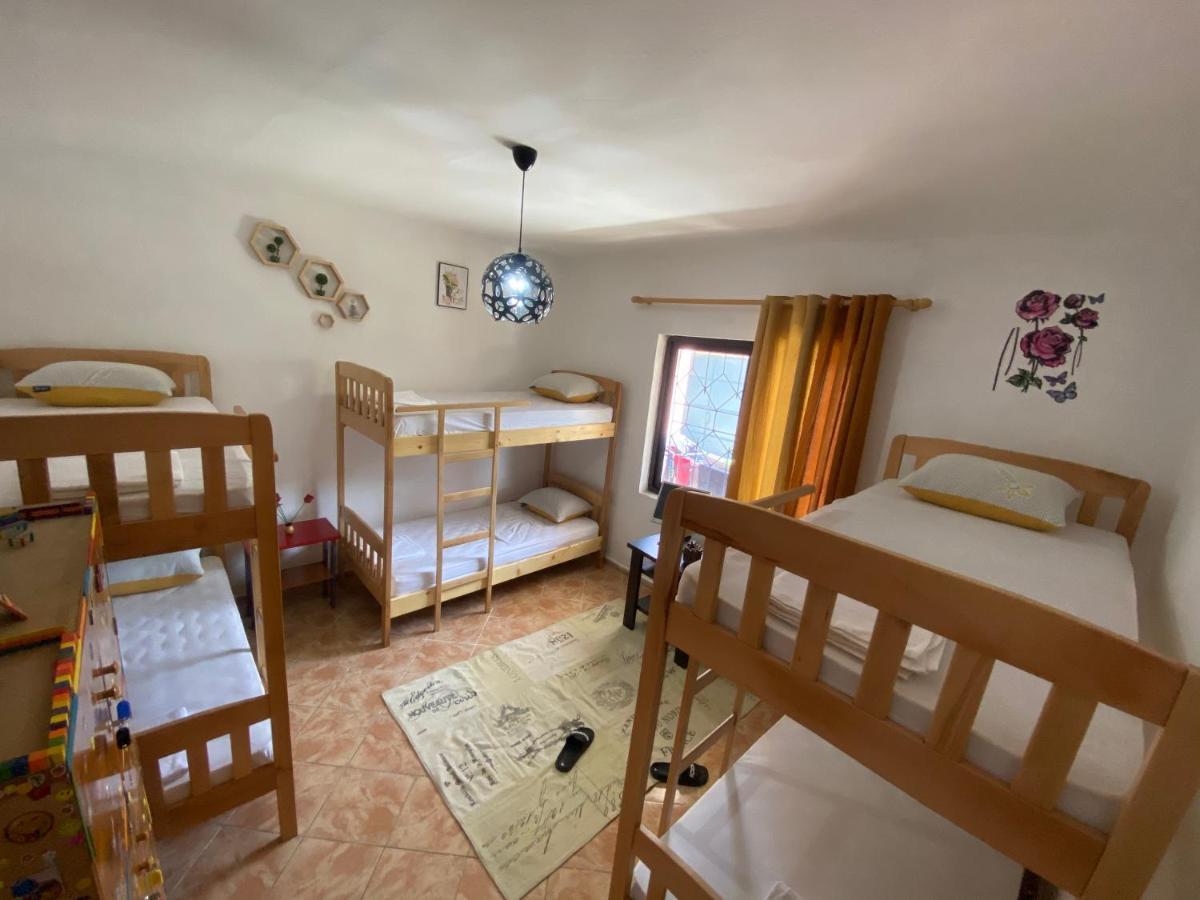 The Hood - Shkodra Backpackers Hostel Εξωτερικό φωτογραφία