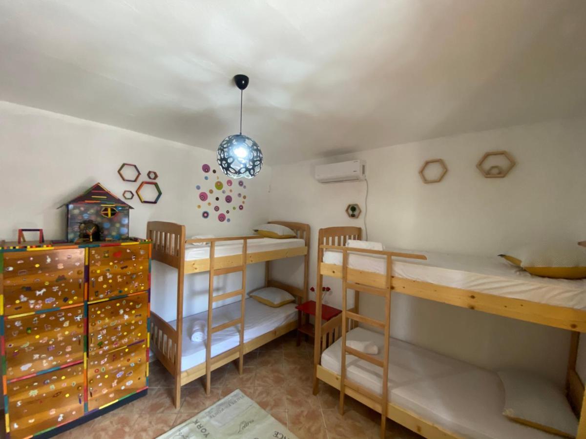 The Hood - Shkodra Backpackers Hostel Εξωτερικό φωτογραφία