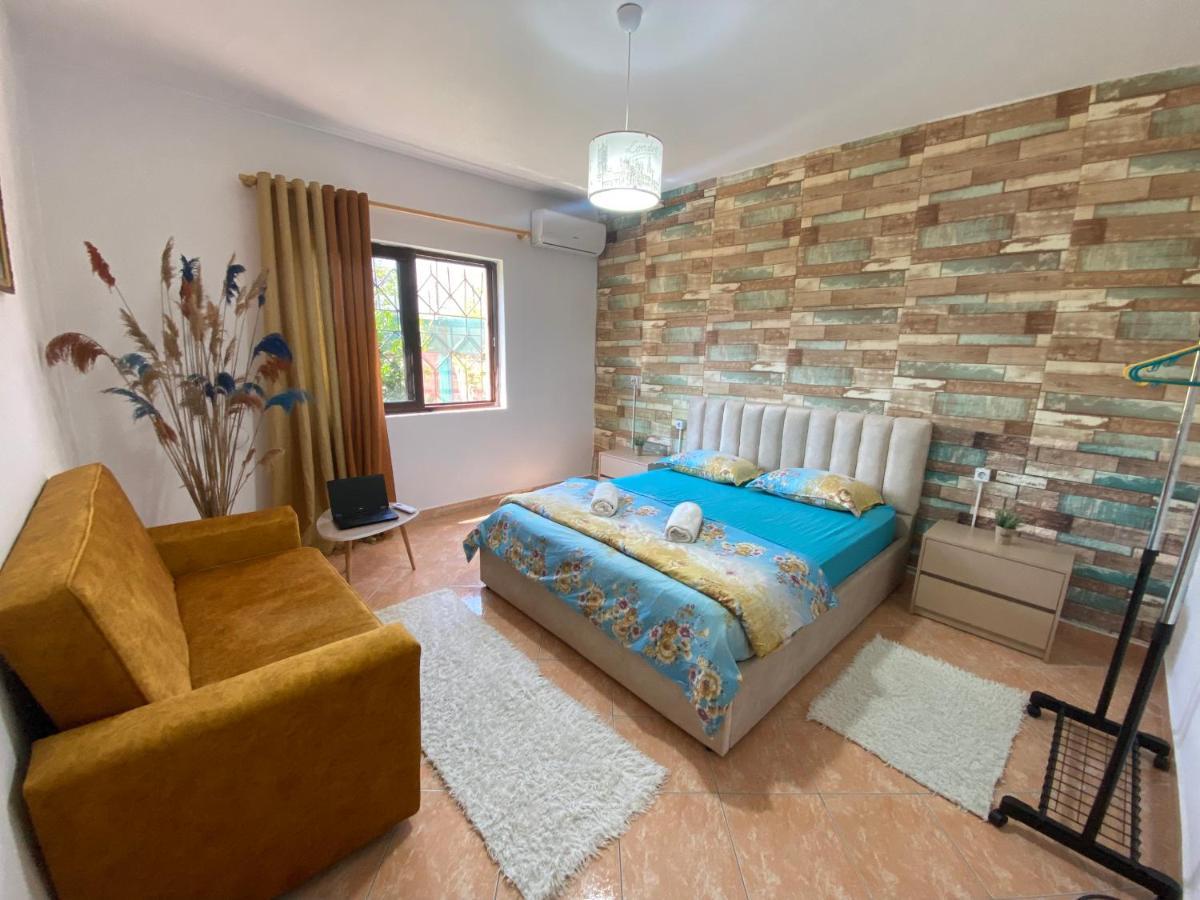 The Hood - Shkodra Backpackers Hostel Εξωτερικό φωτογραφία