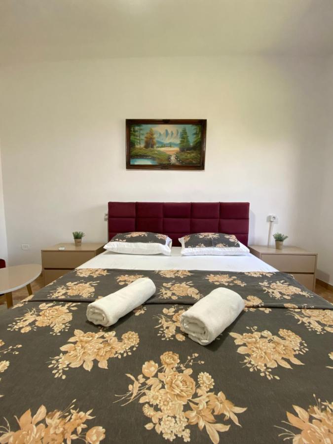 The Hood - Shkodra Backpackers Hostel Εξωτερικό φωτογραφία