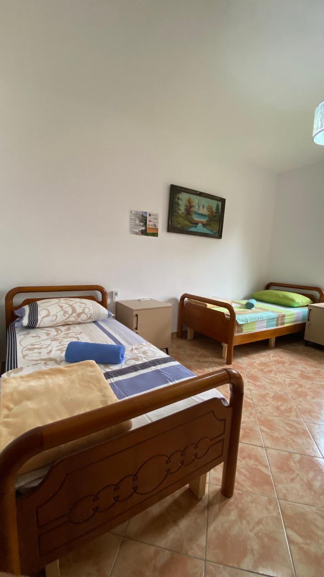 The Hood - Shkodra Backpackers Hostel Εξωτερικό φωτογραφία