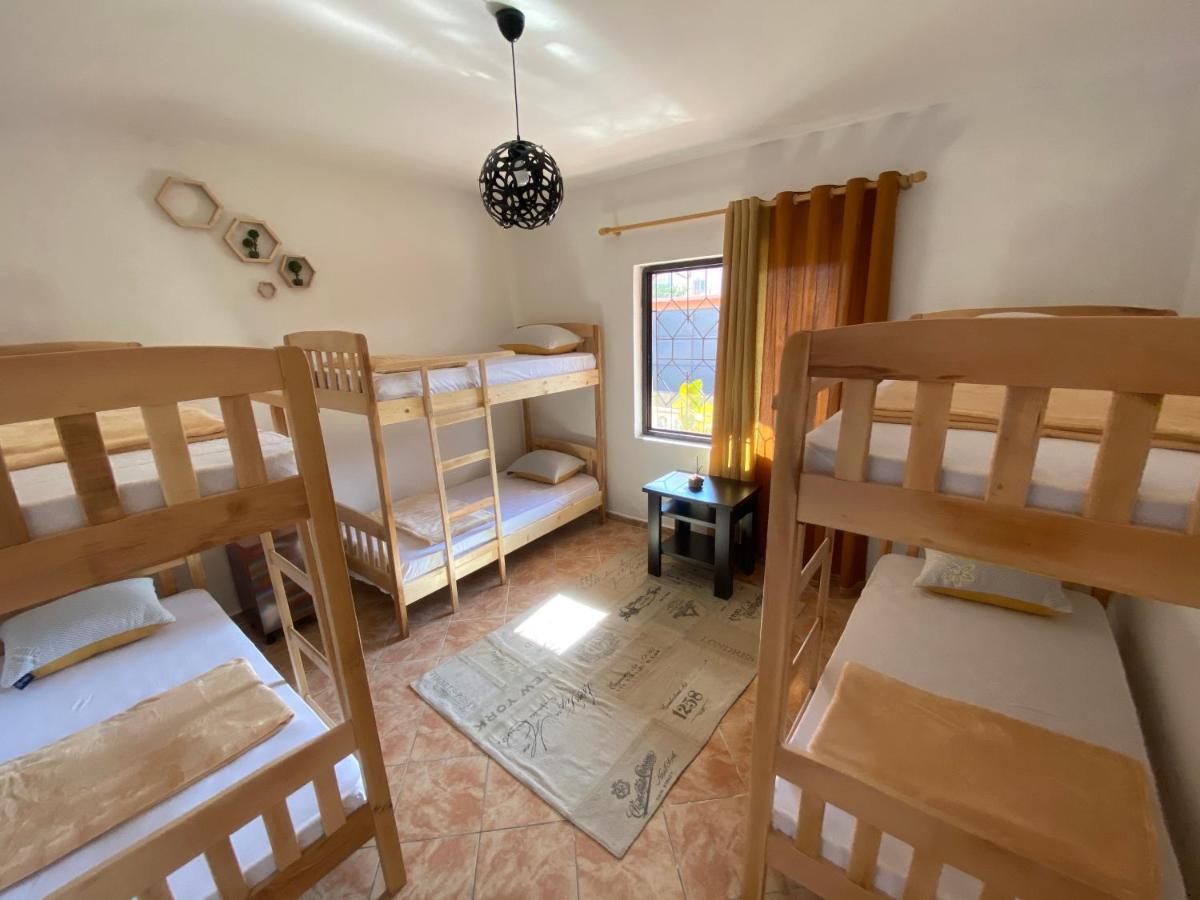 The Hood - Shkodra Backpackers Hostel Εξωτερικό φωτογραφία